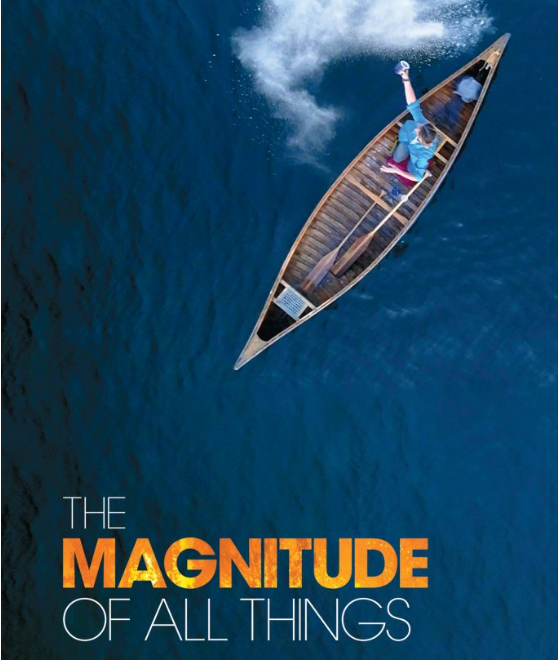 Ein Boot schwimmt auf tiefblauem Meer; Text: "The Magnitude of All Things".